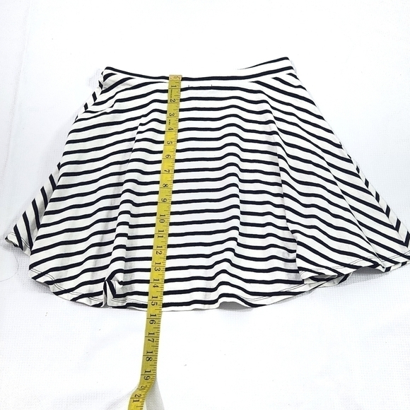 American Eagle Outfitter Black and White Stripe Mini Skirt - Picture 3 of 7